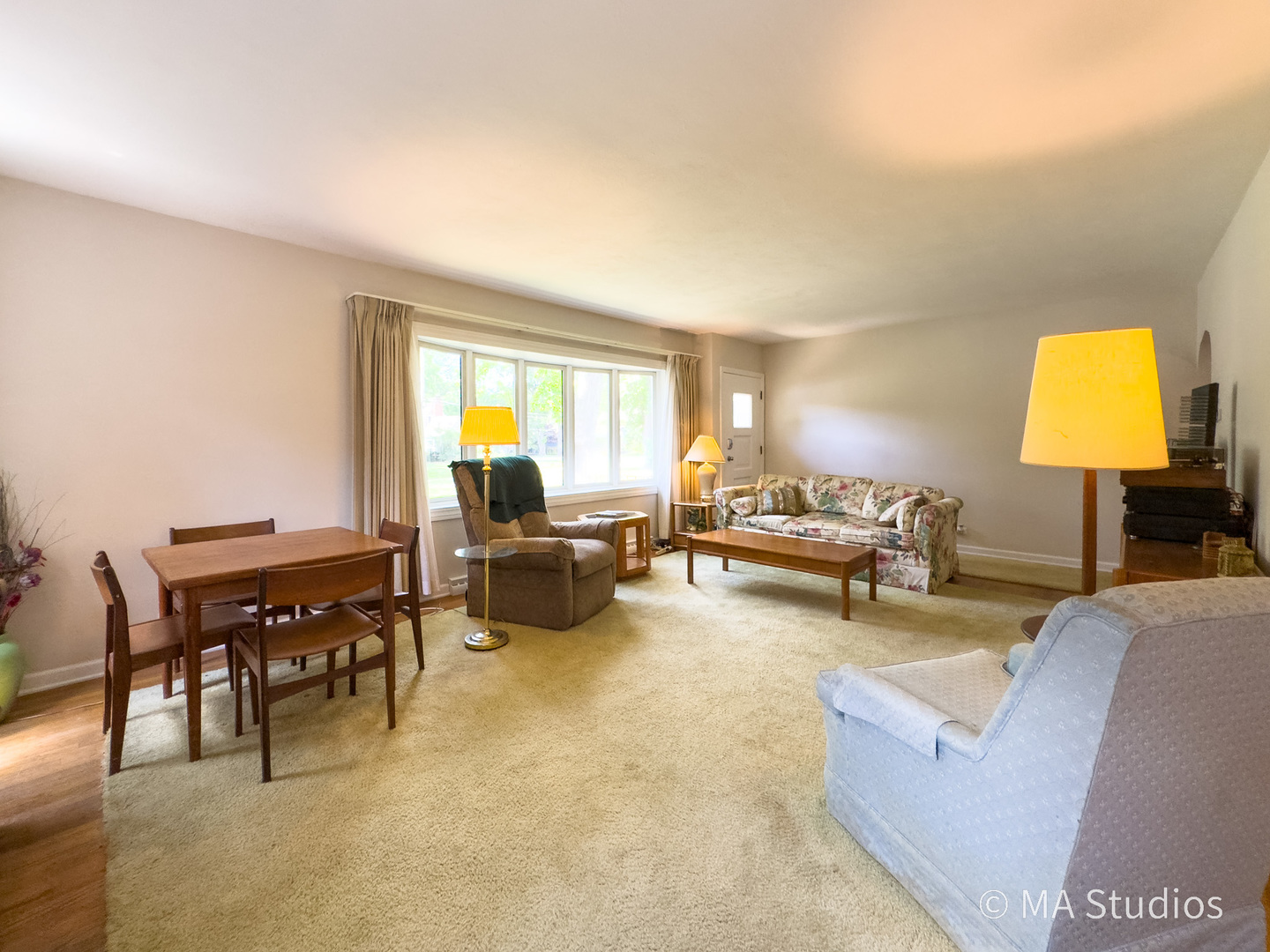 1219 Golf Lane, Wheaton, IL 60189