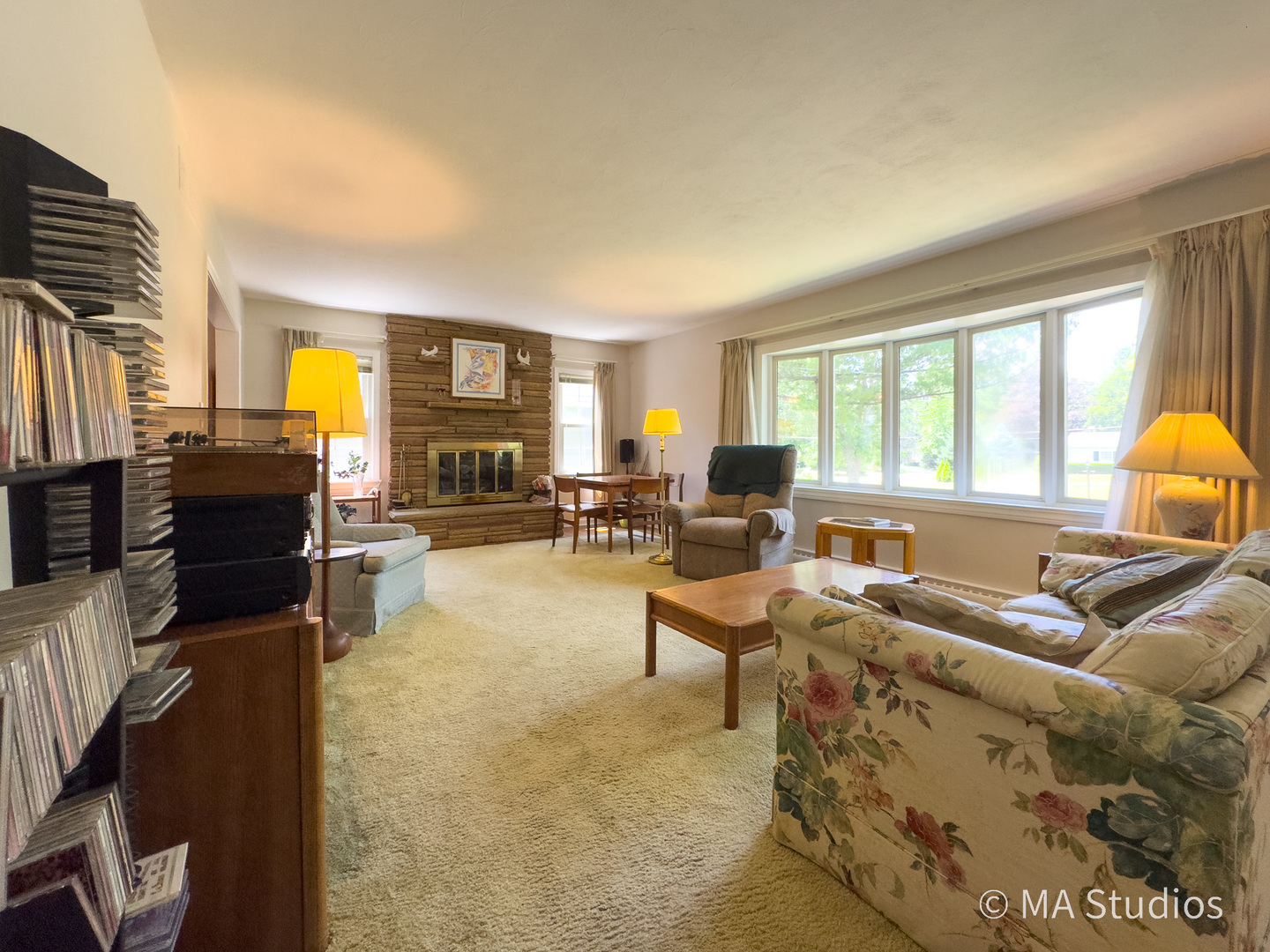1219 Golf Lane, Wheaton, IL 60189
