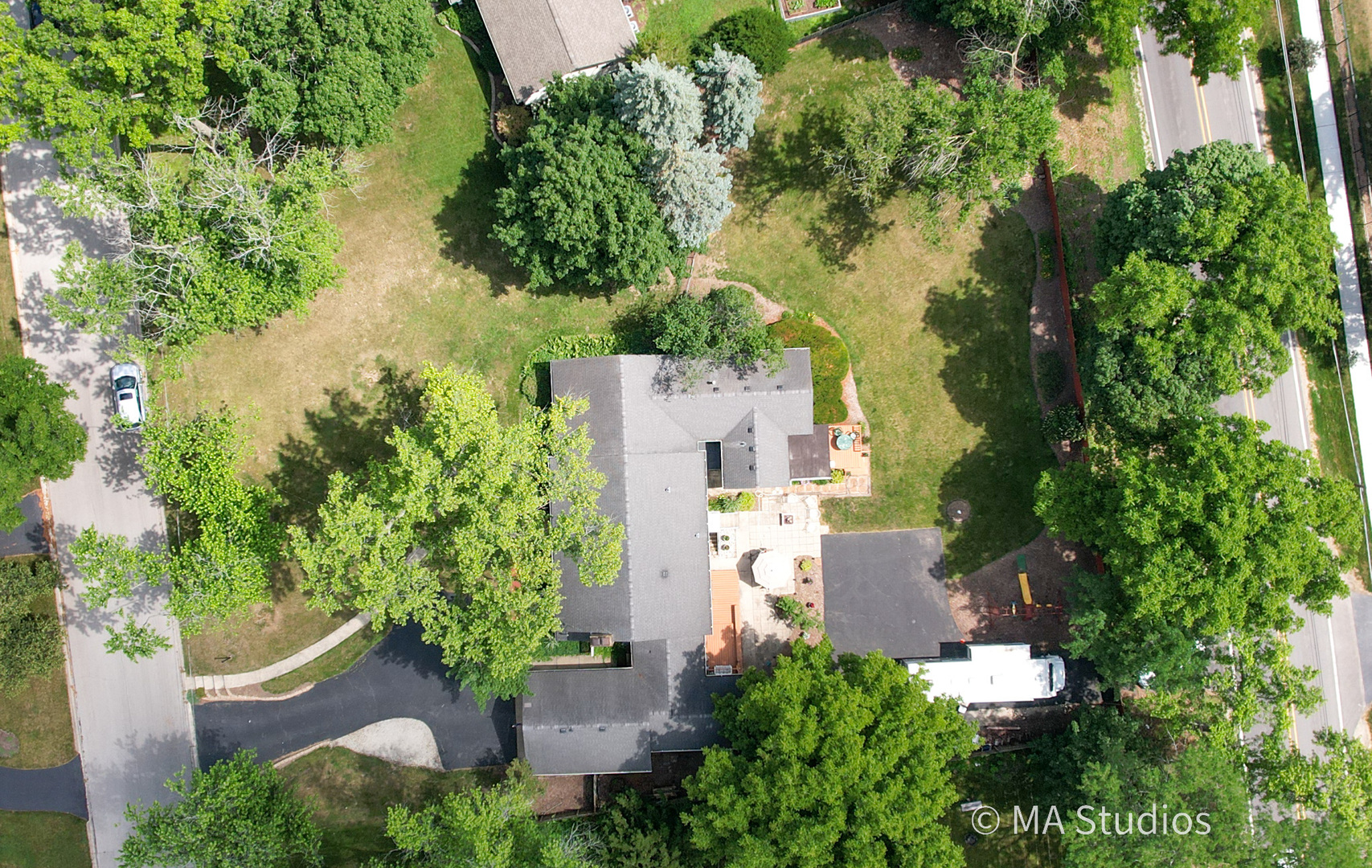 1219 Golf Lane, Wheaton, IL 60189