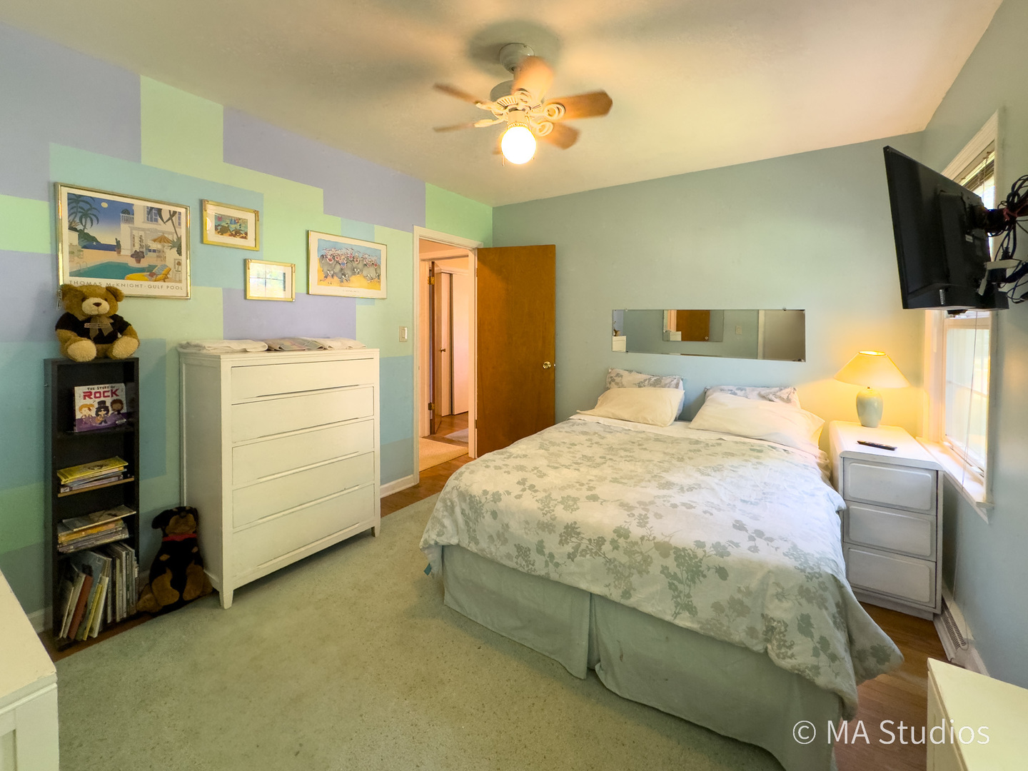 1219 Golf Lane, Wheaton, IL 60189