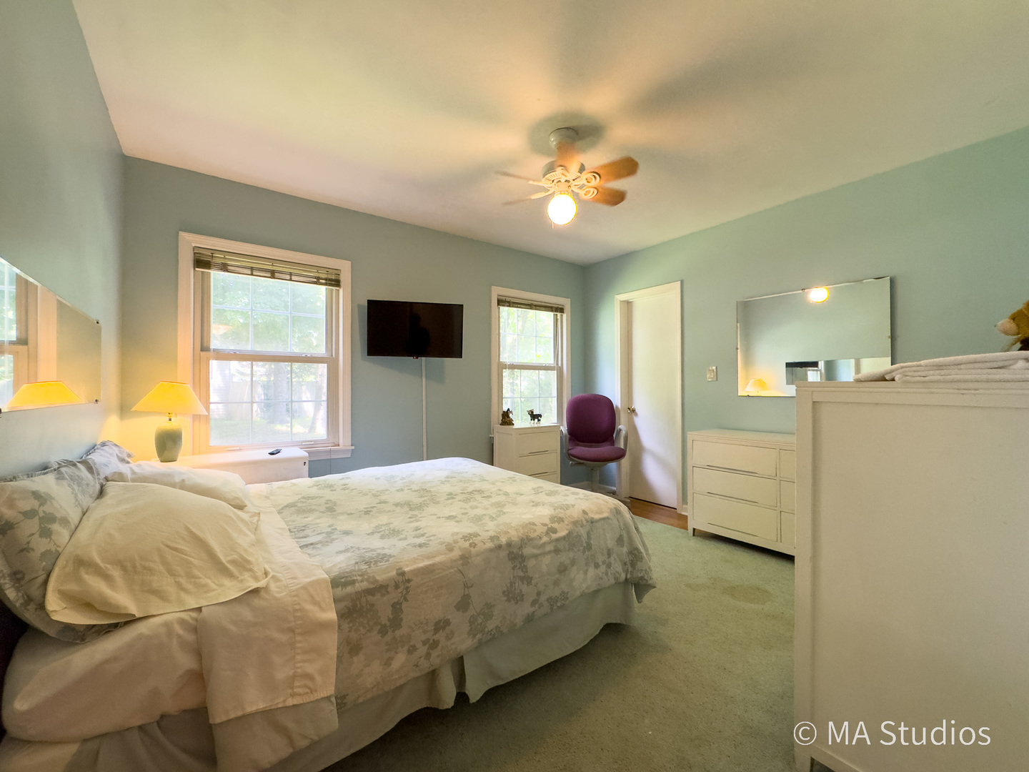 1219 Golf Lane, Wheaton, IL 60189