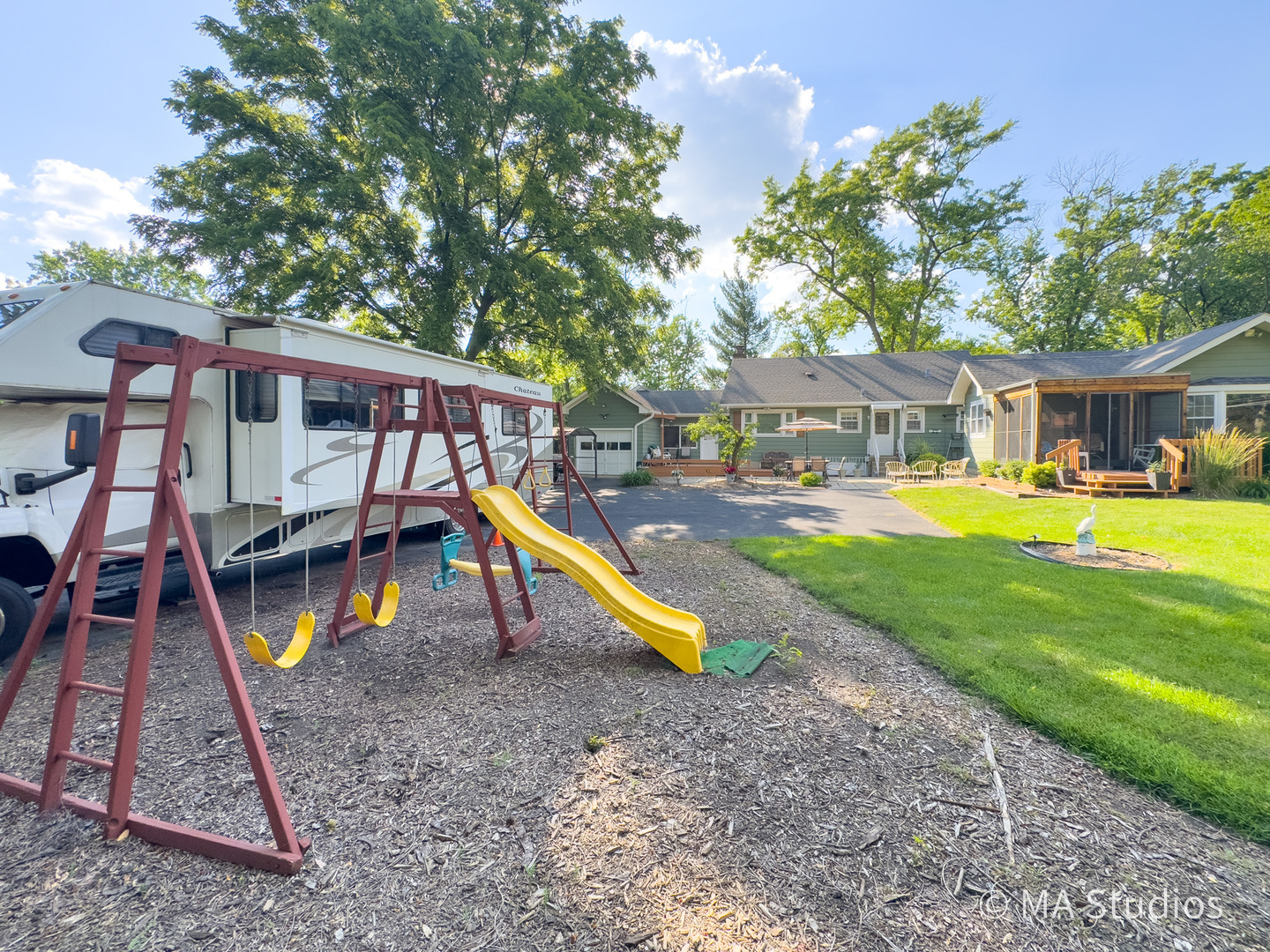 1219 Golf Lane, Wheaton, IL 60189