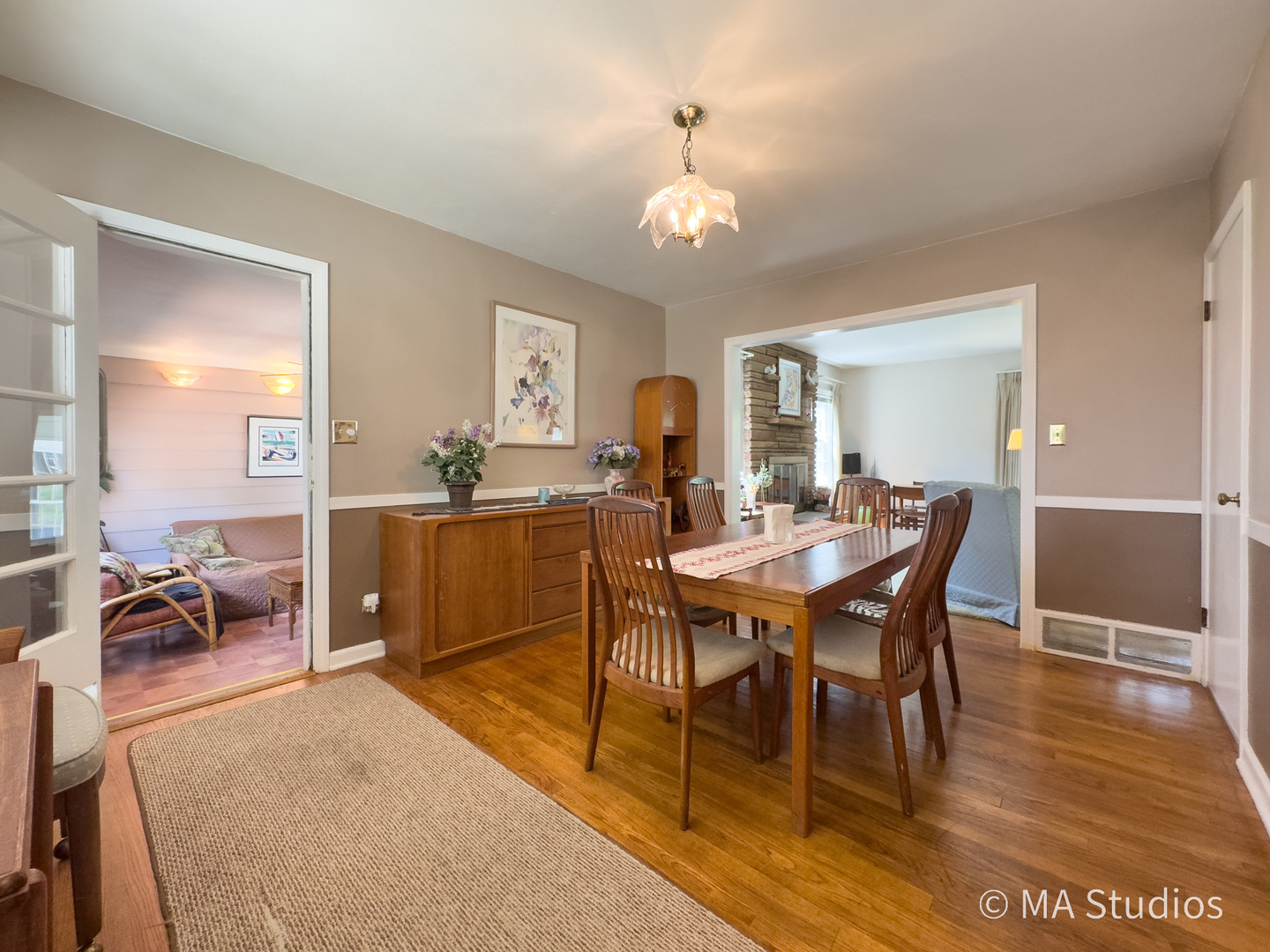 1219 Golf Lane, Wheaton, IL 60189