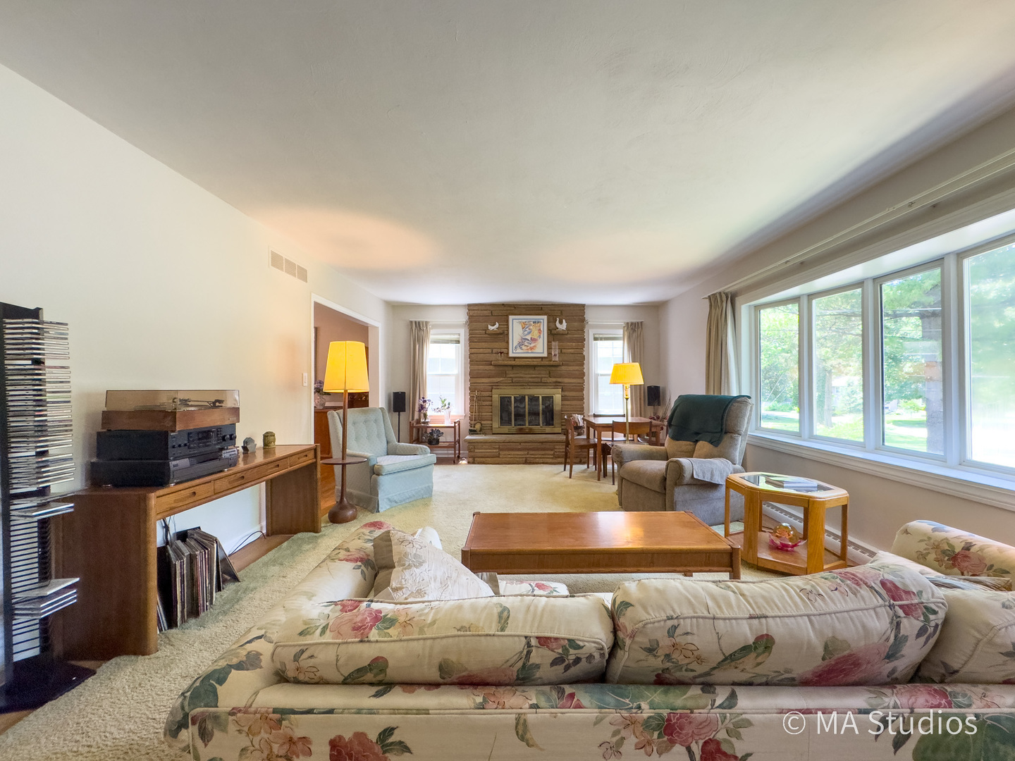 1219 Golf Lane, Wheaton, IL 60189