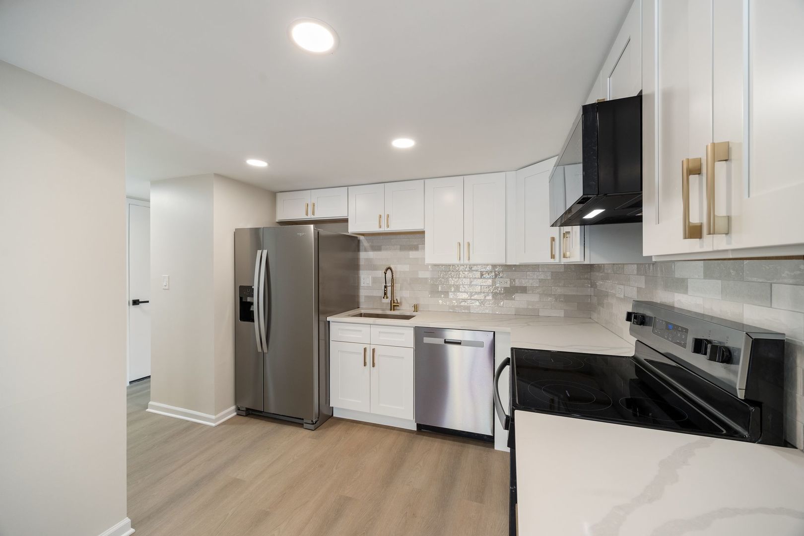 831 Mansfield Court, Schaumburg, IL 60194