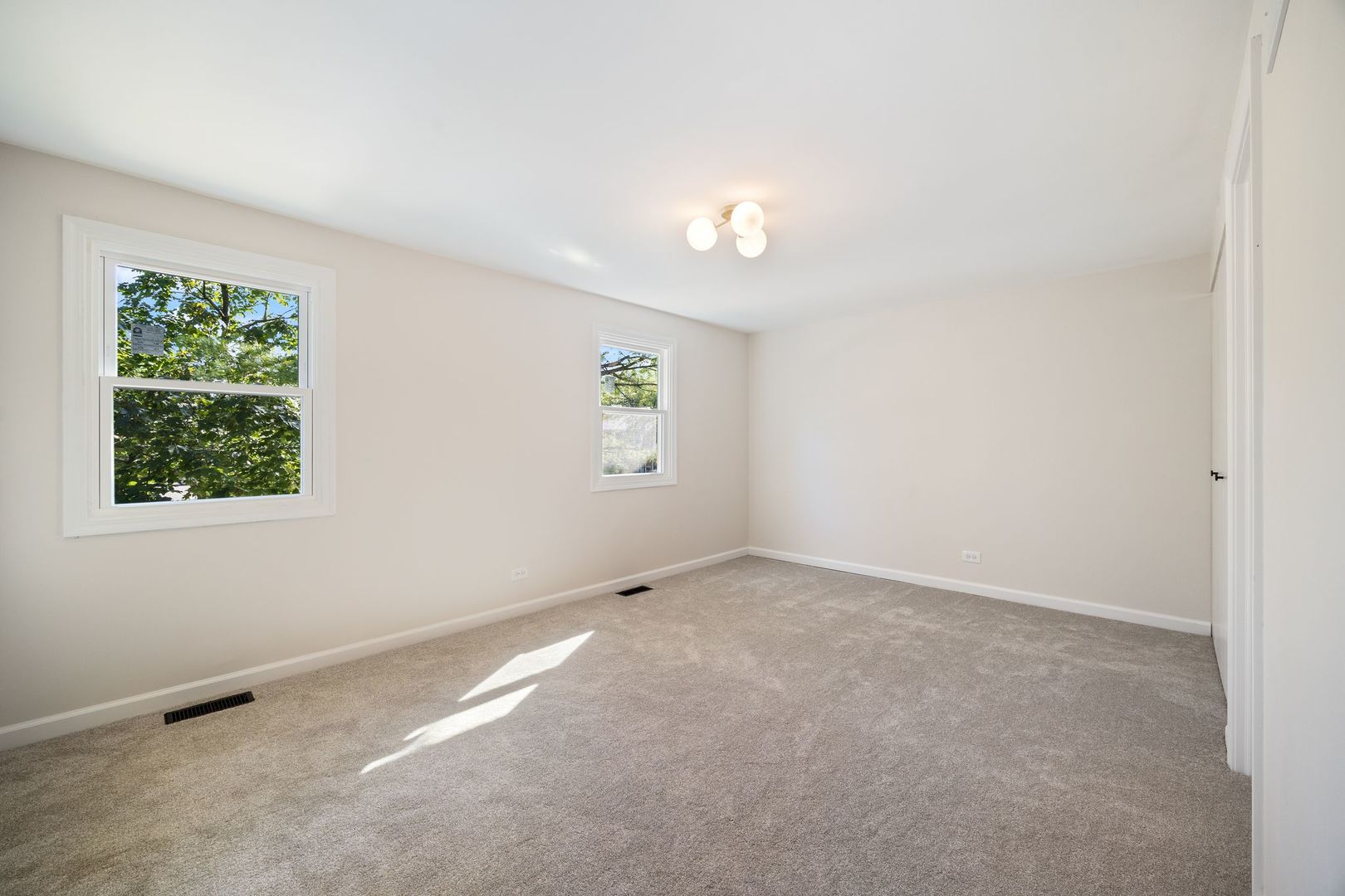 831 Mansfield Court, Schaumburg, IL 60194