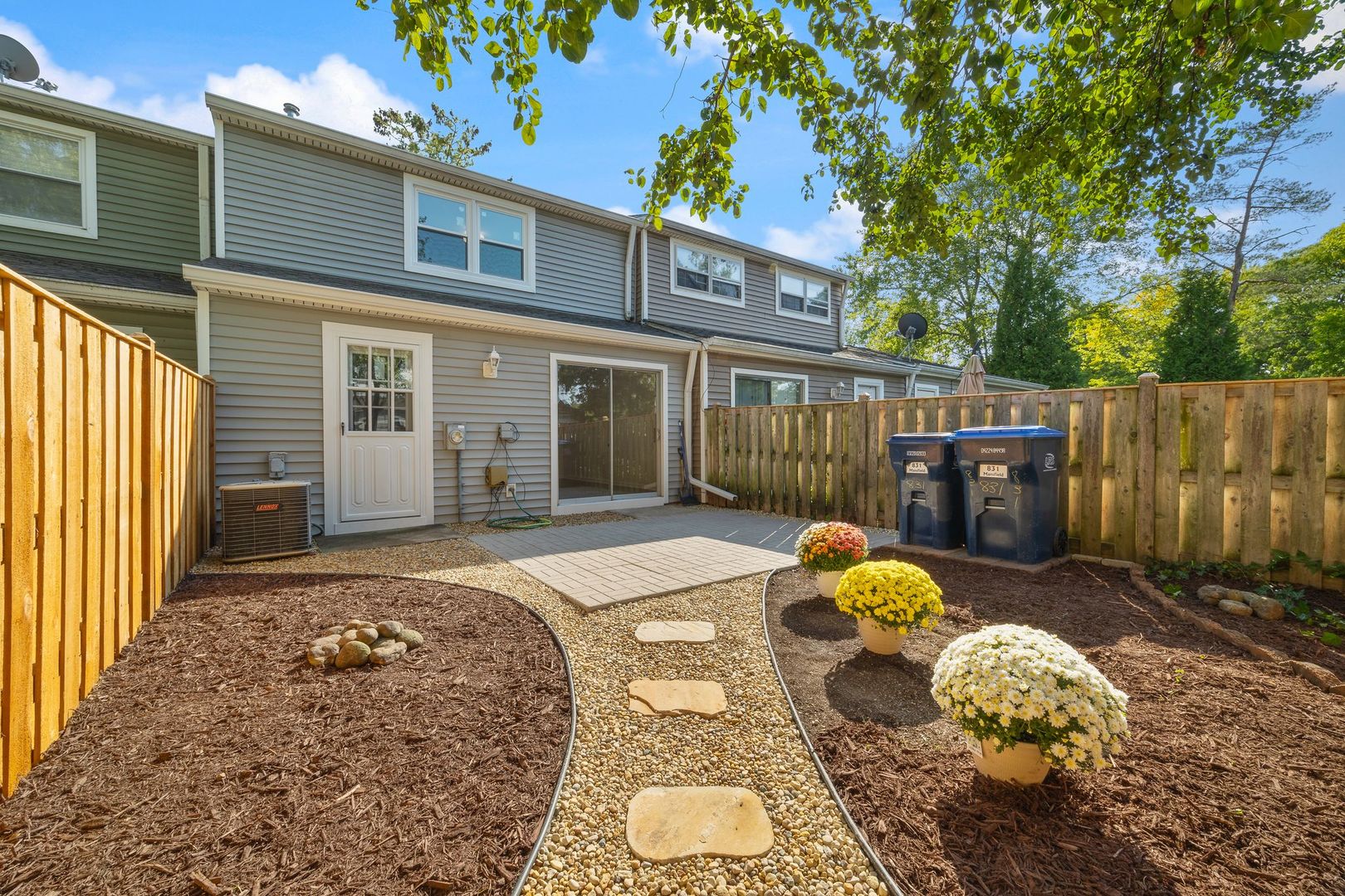 831 Mansfield Court, Schaumburg, IL 60194