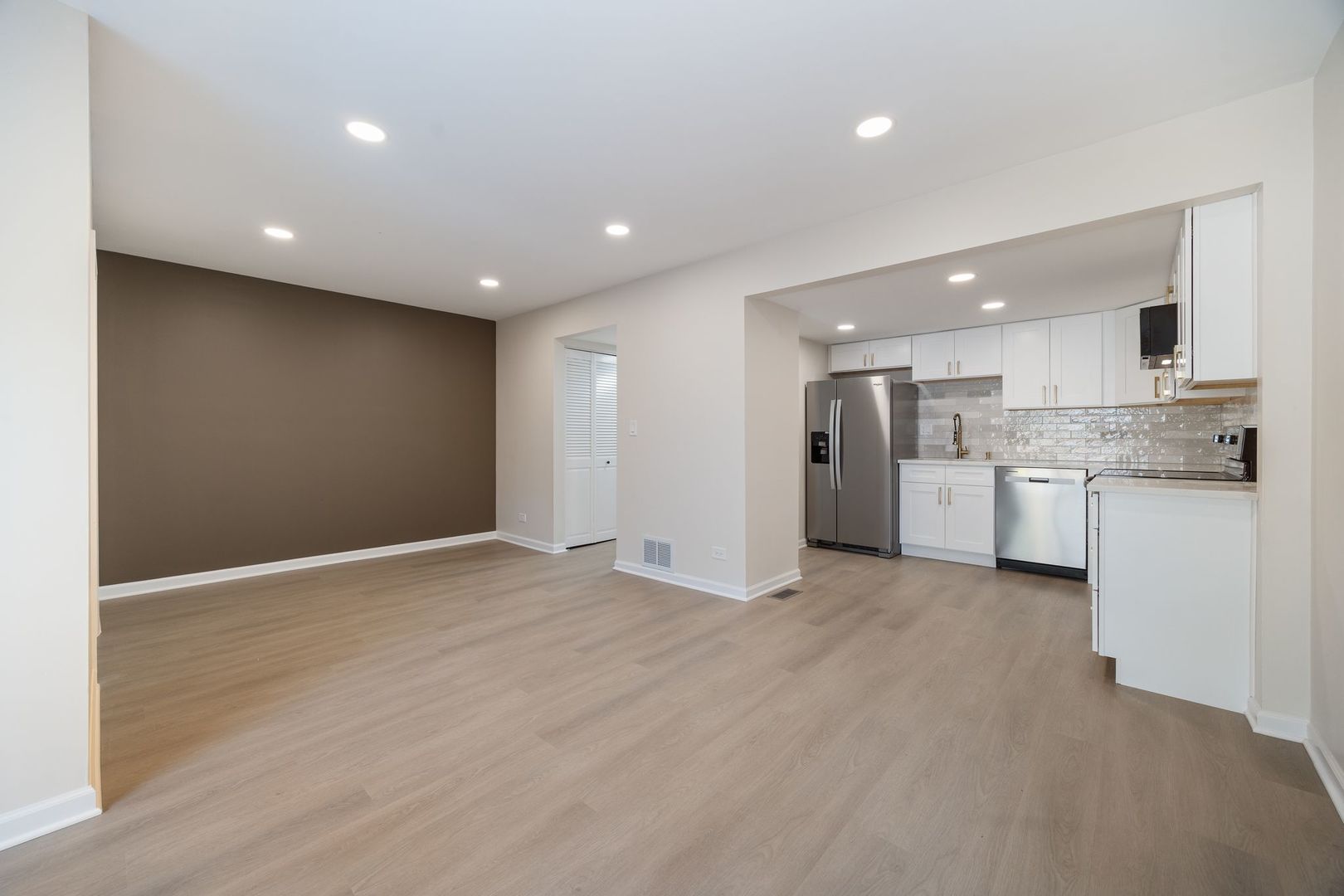 831 Mansfield Court, Schaumburg, IL 60194