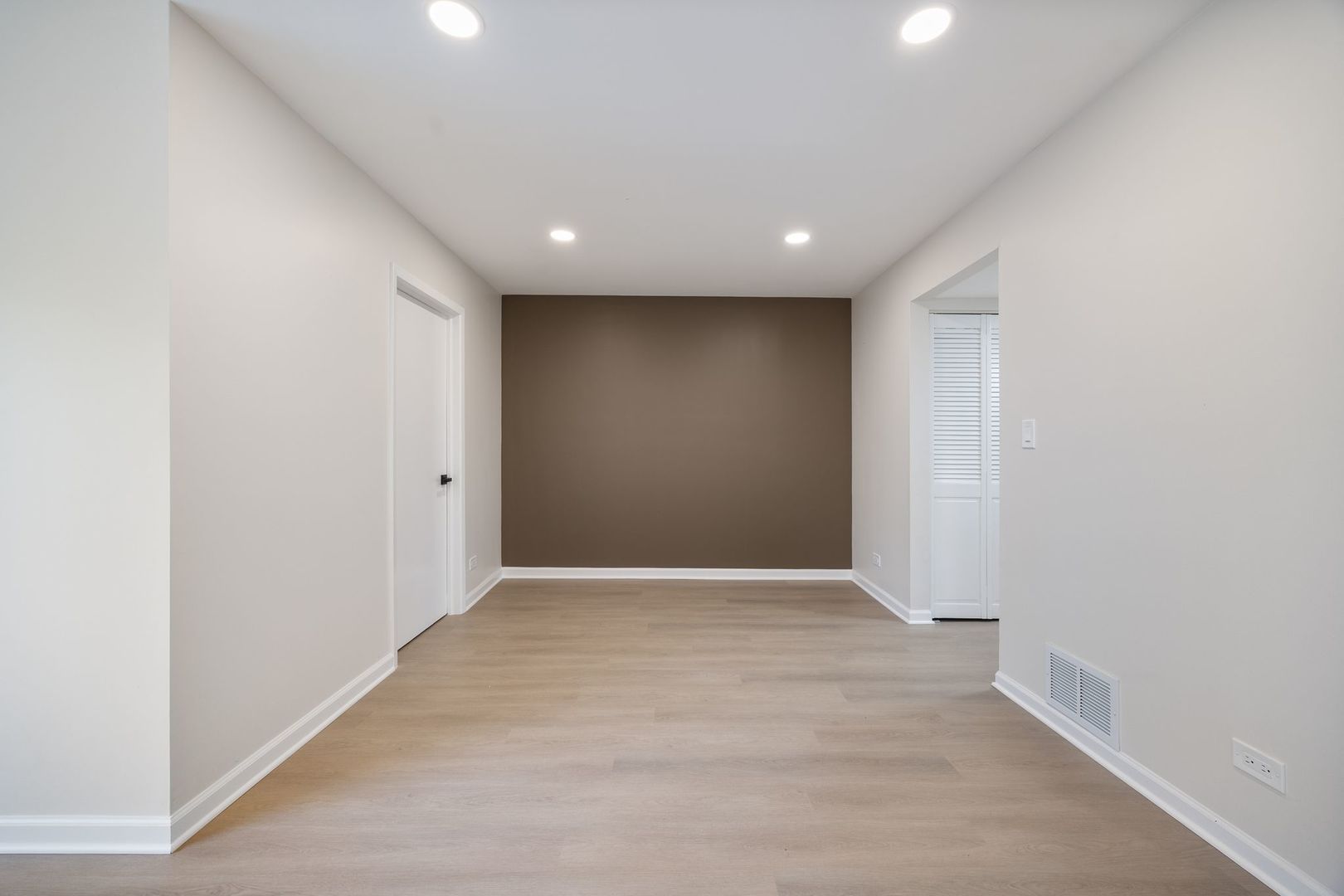 831 Mansfield Court, Schaumburg, IL 60194