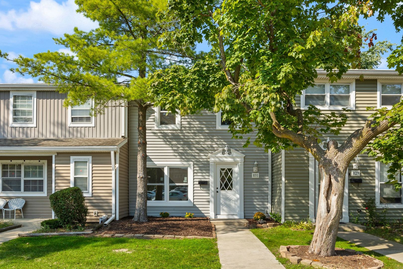 831 Mansfield Court, Schaumburg, IL 60194