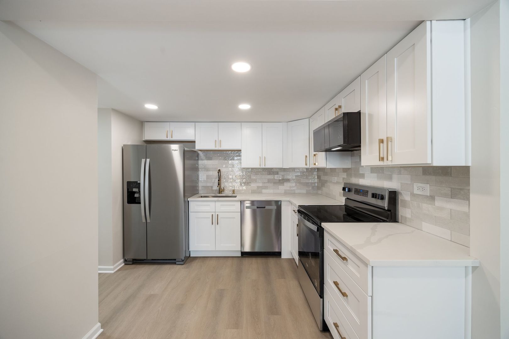 831 Mansfield Court, Schaumburg, IL 60194