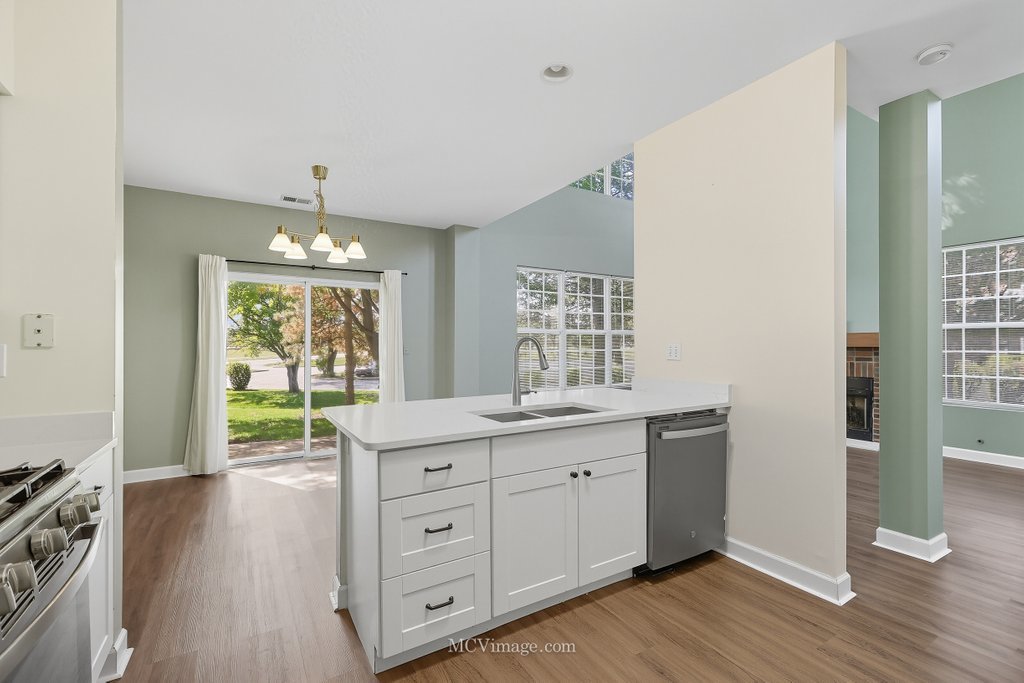 2824 Collins Court, Naperville, IL 60563