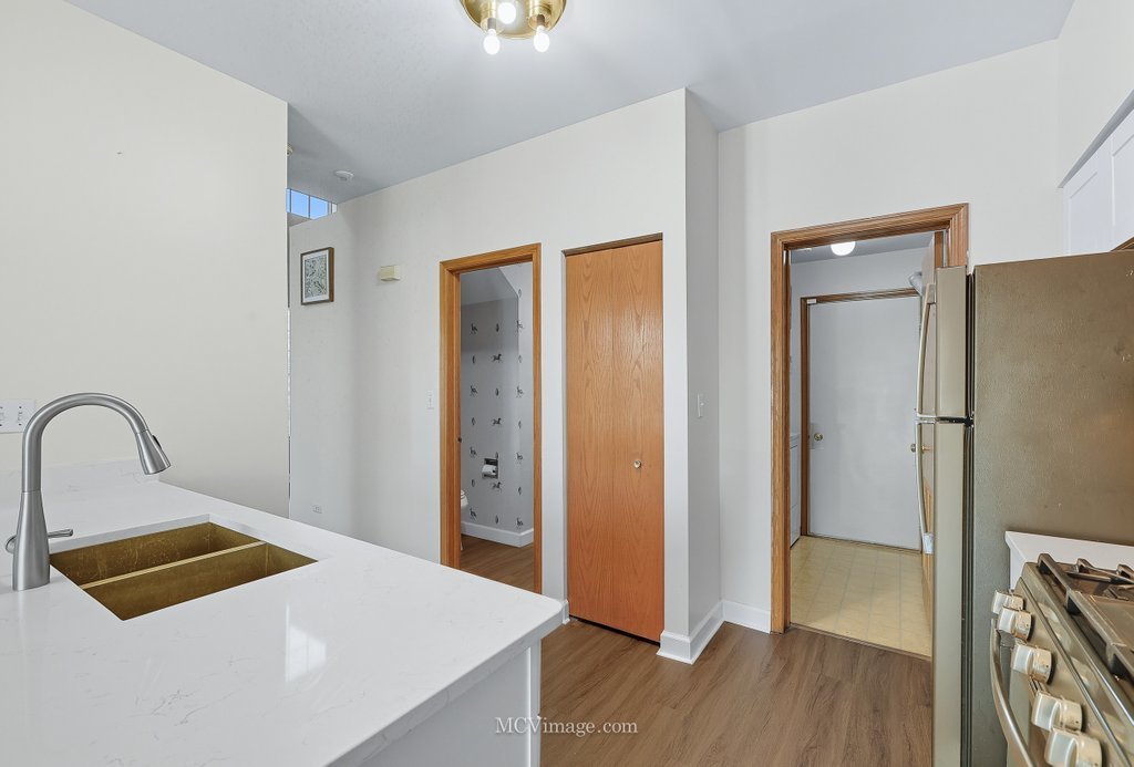 2824 Collins Court, Naperville, IL 60563