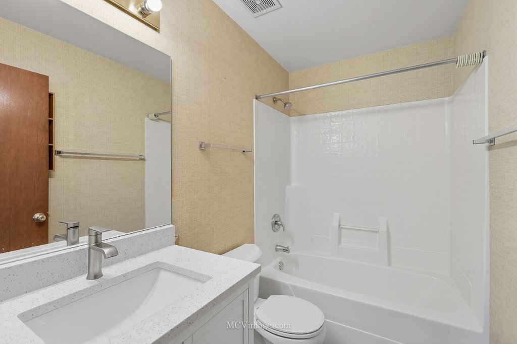 2824 Collins Court, Naperville, IL 60563