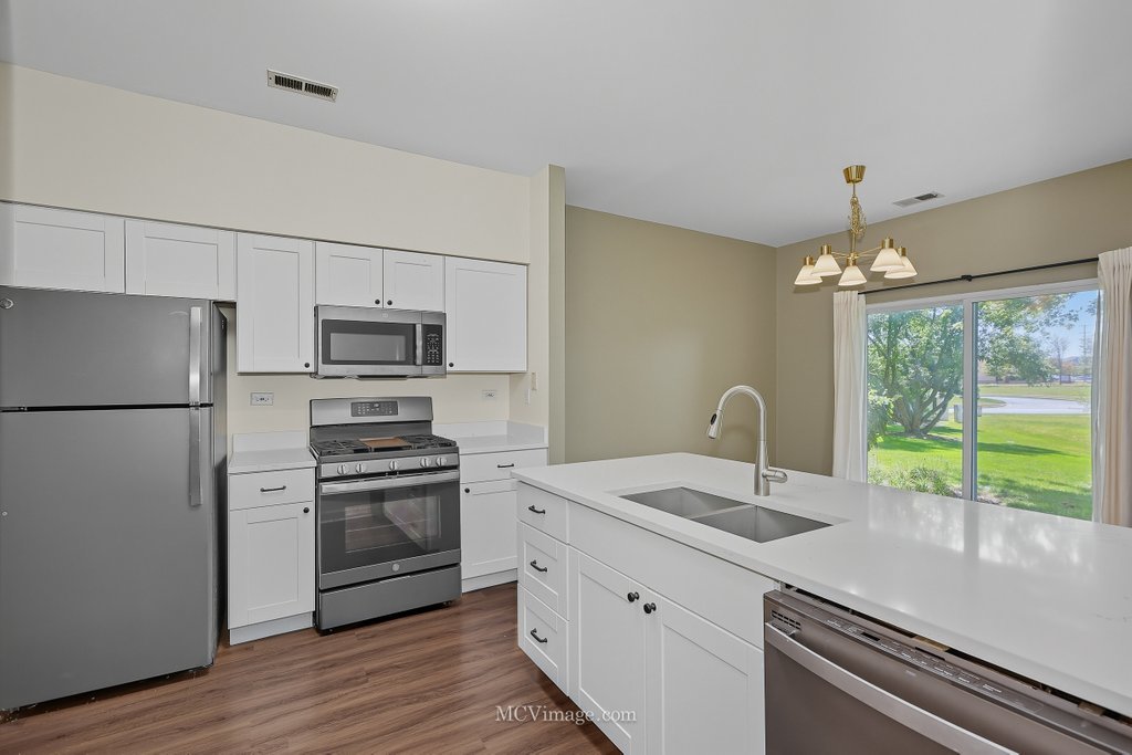 2824 Collins Court, Naperville, IL 60563