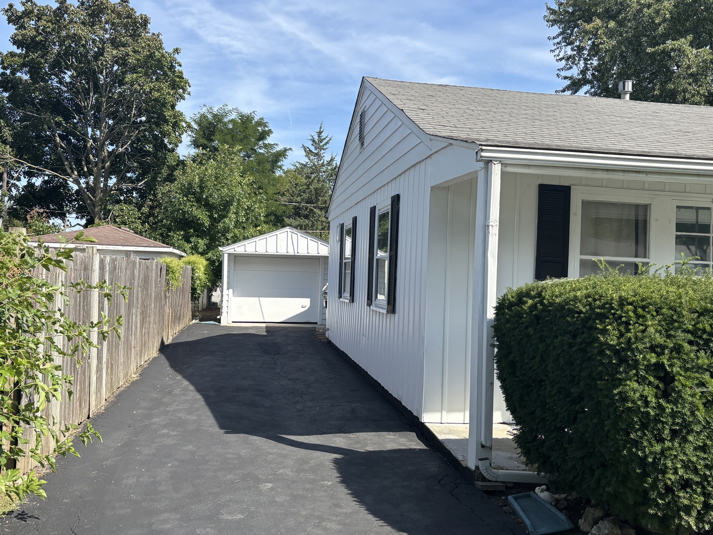 9 S Midland Avenue, Mundelein, IL 60060