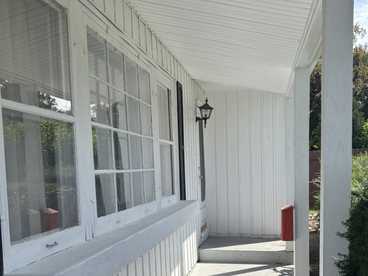 9 S Midland Avenue, Mundelein, IL 60060