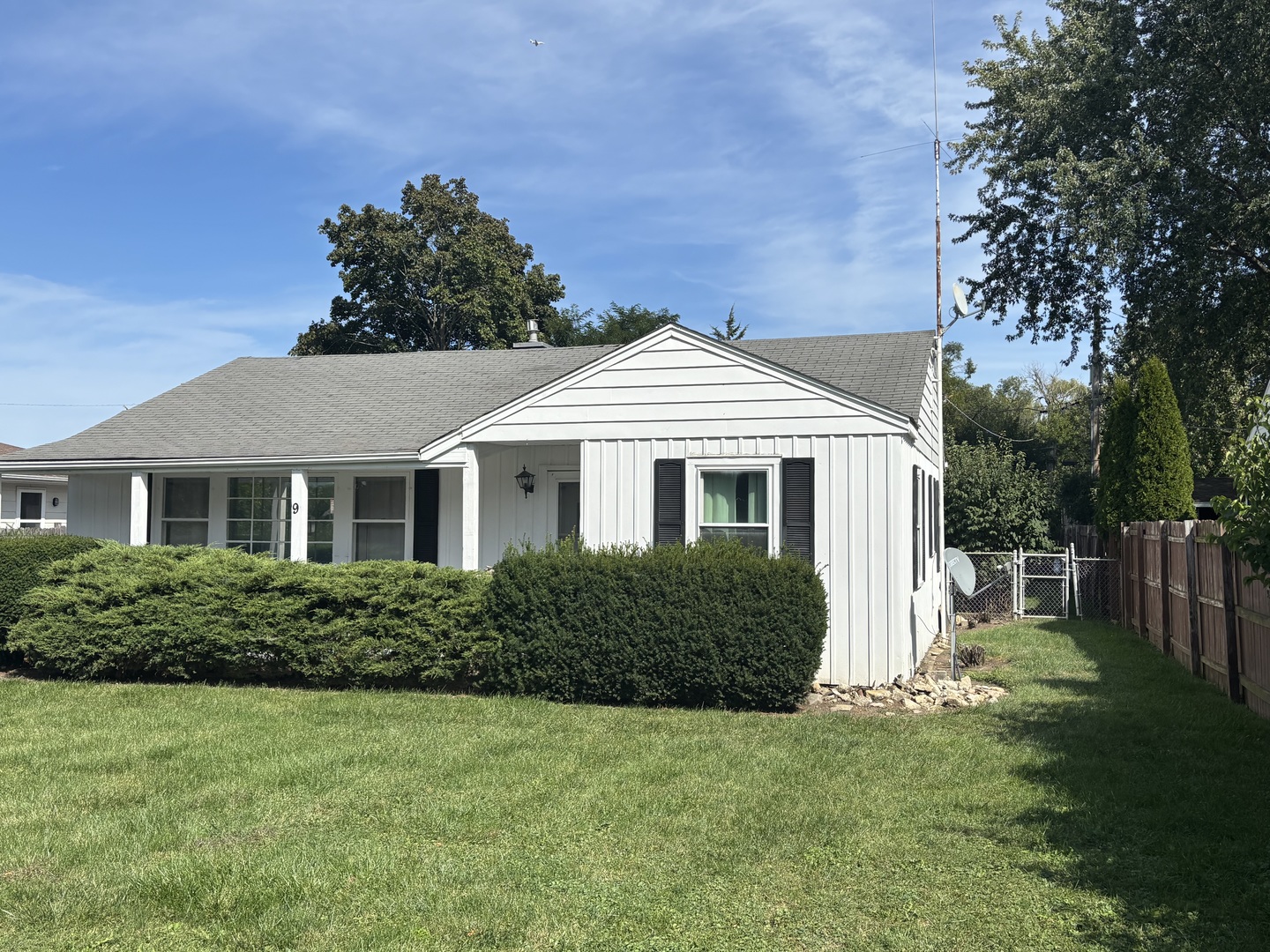 9 S Midland Avenue, Mundelein, IL 60060