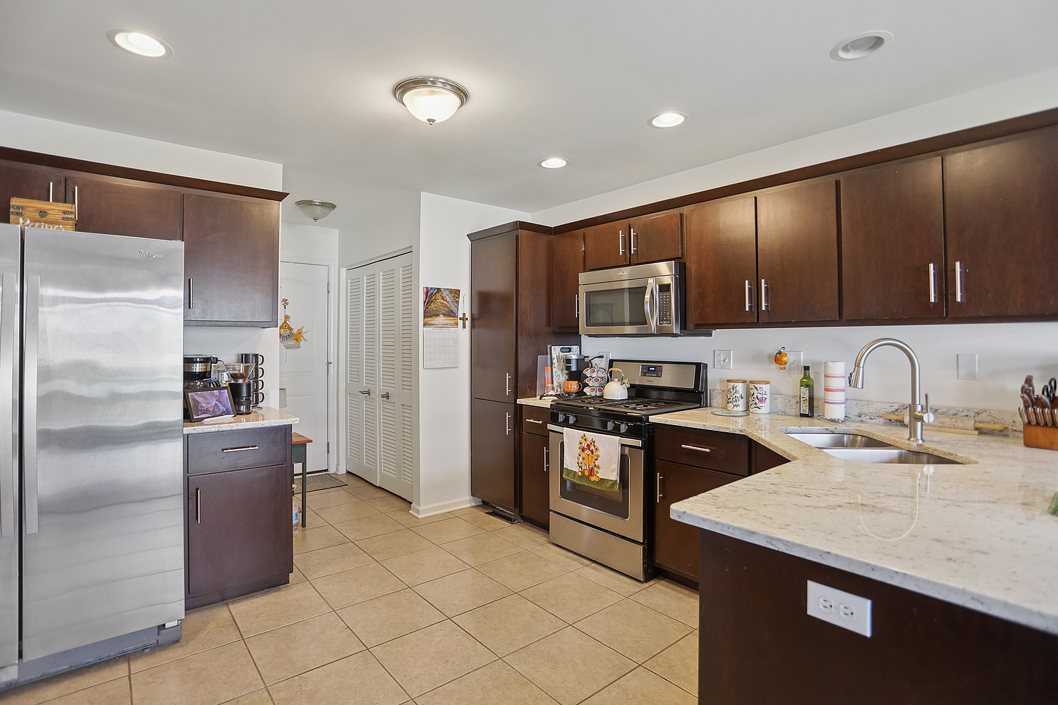 1382 Somerset Drive, Beecher, IL 60401