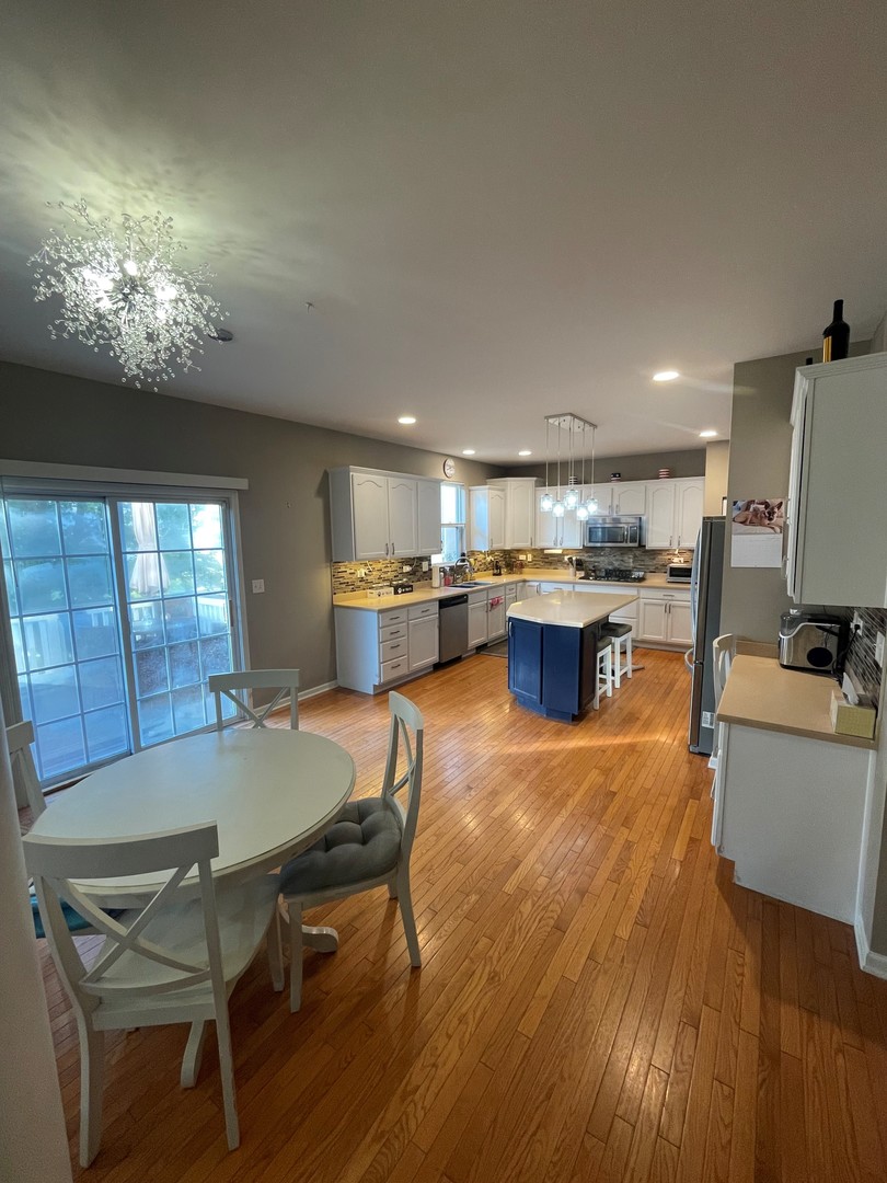 186 Sunflower Lane, Bartlett, IL 60103