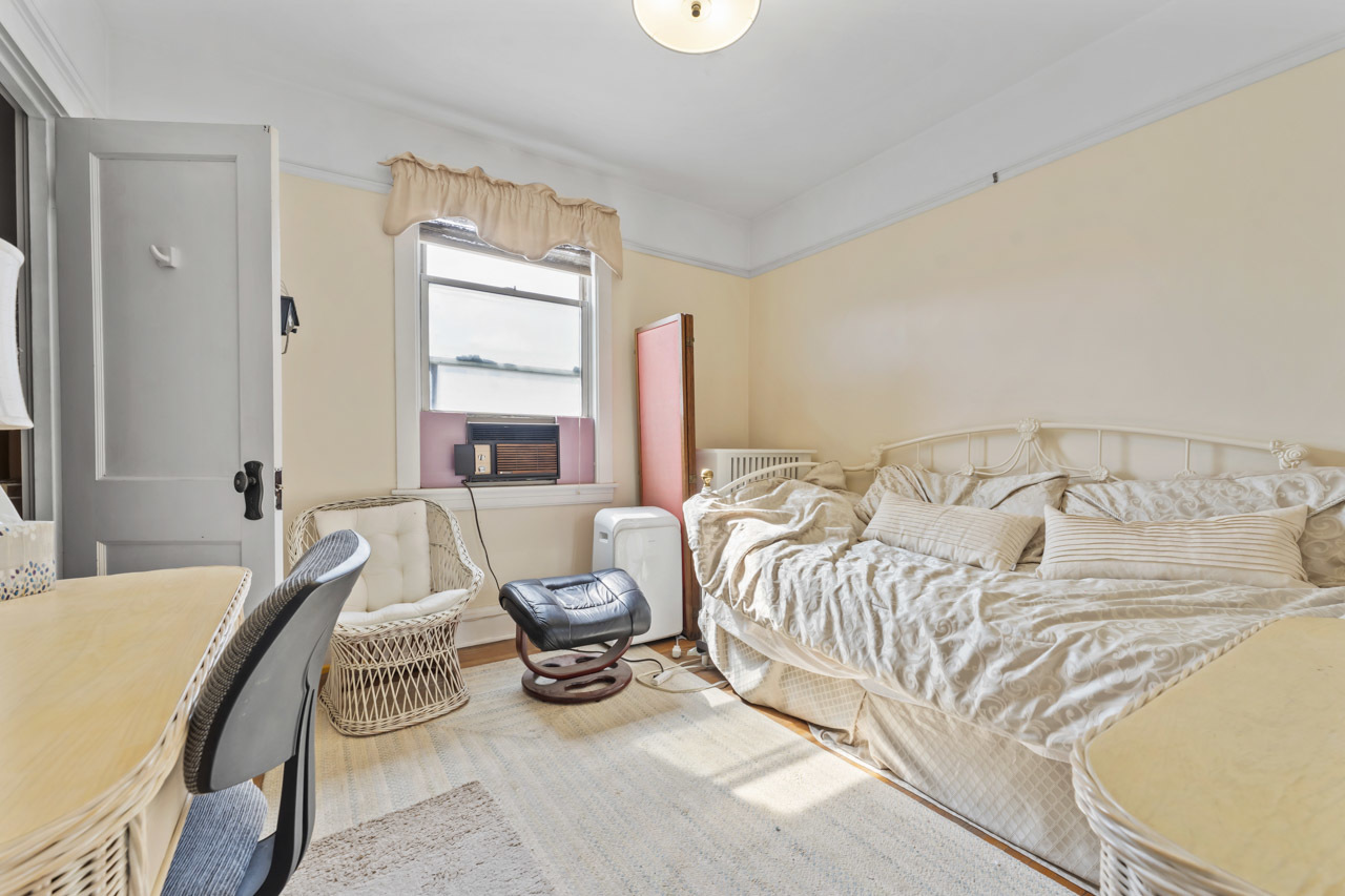 4425 N Sacramento Avenue, Chicago, IL 60625