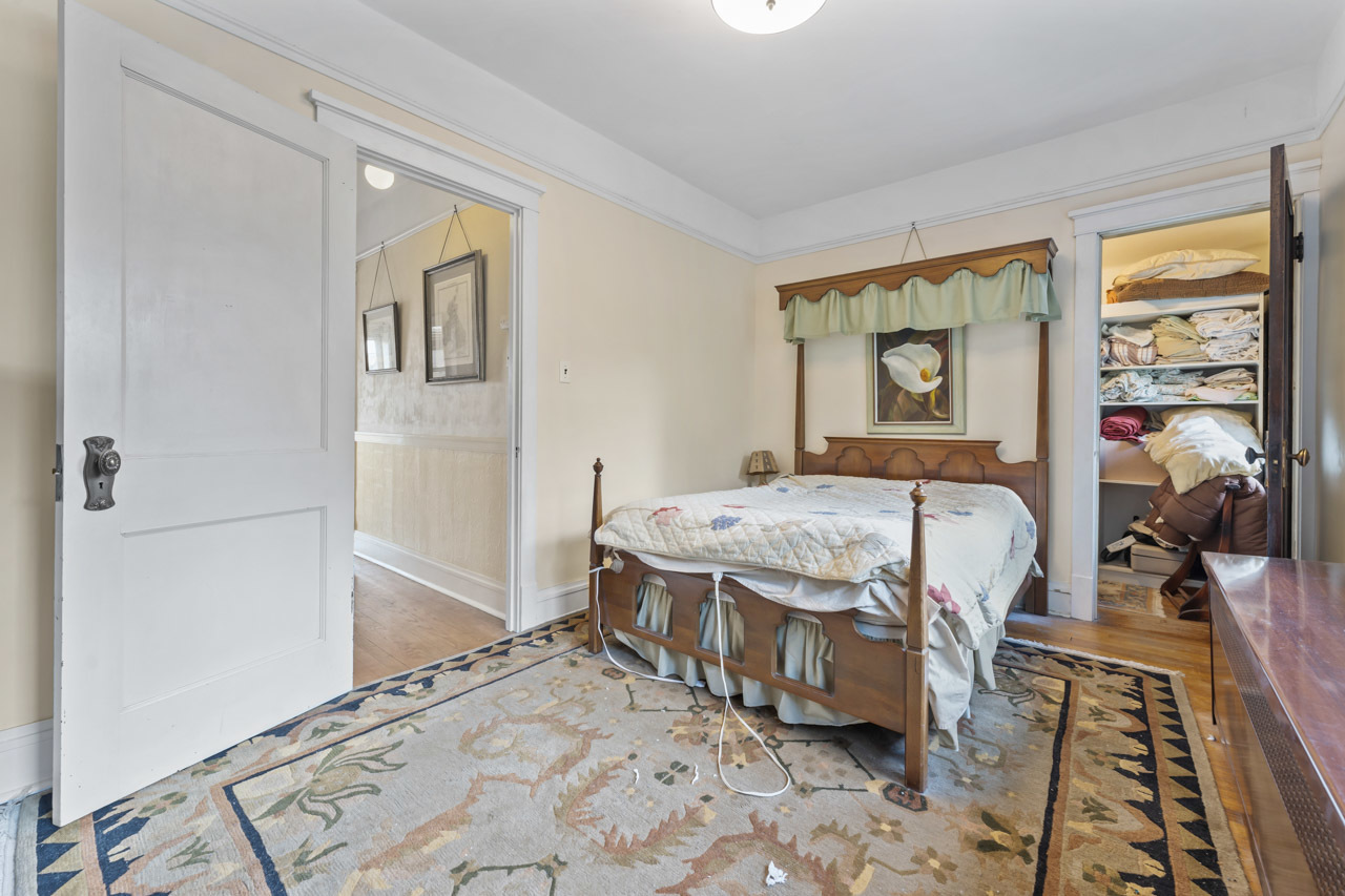 4425 N Sacramento Avenue, Chicago, IL 60625