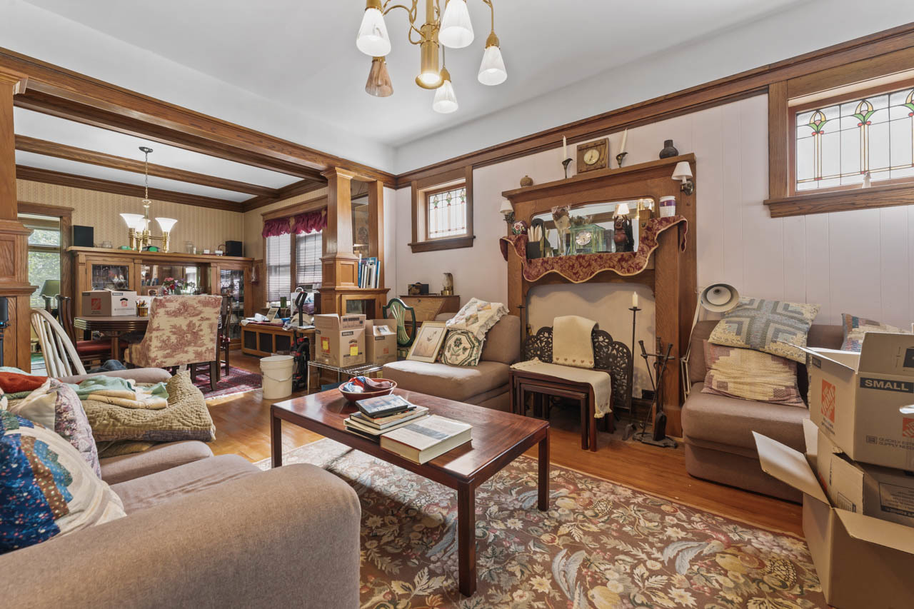 4425 N Sacramento Avenue, Chicago, IL 60625