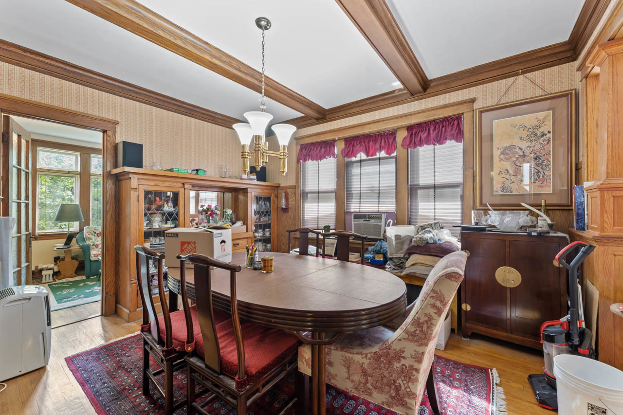 4425 N Sacramento Avenue, Chicago, IL 60625