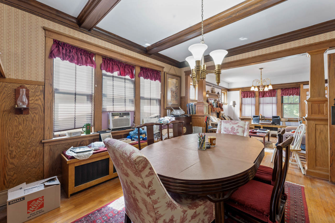 4425 N Sacramento Avenue, Chicago, IL 60625