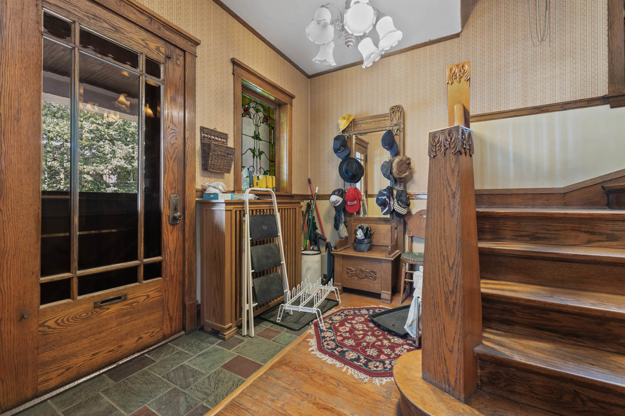 4425 N Sacramento Avenue, Chicago, IL 60625