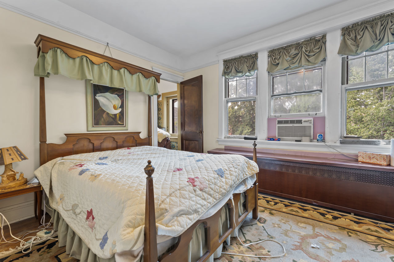 4425 N Sacramento Avenue, Chicago, IL 60625