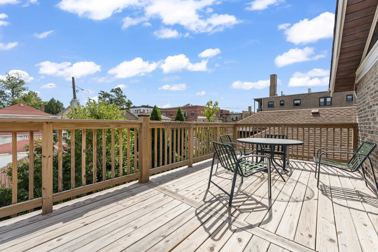 4425 N Sacramento Avenue, Chicago, IL 60625