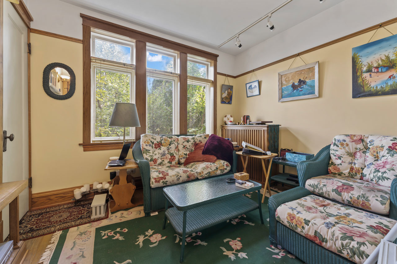 4425 N Sacramento Avenue, Chicago, IL 60625