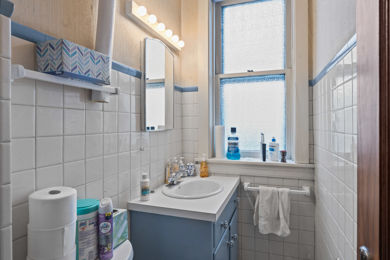 4425 N Sacramento Avenue, Chicago, IL 60625
