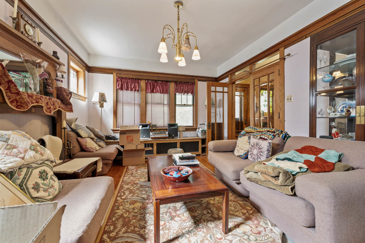 4425 N Sacramento Avenue, Chicago, IL 60625