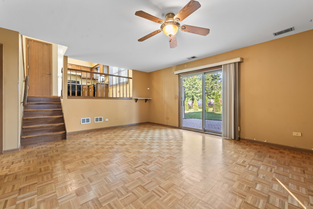 1093 Gloria Drive, Elk Grove Village, IL 60007