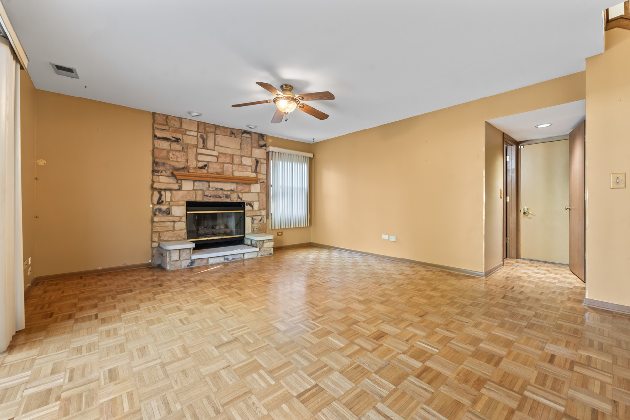 1093 Gloria Drive, Elk Grove Village, IL 60007