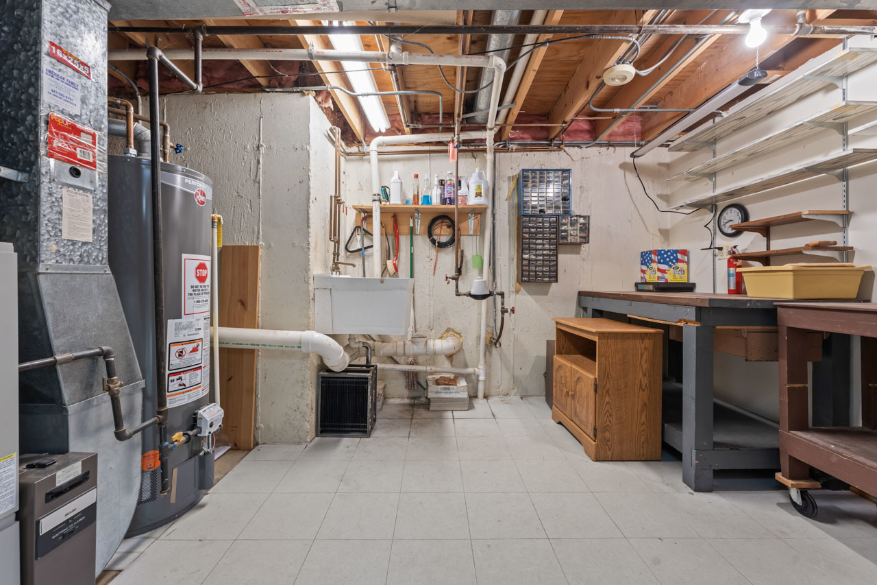 1093 Gloria Drive, Elk Grove Village, IL 60007