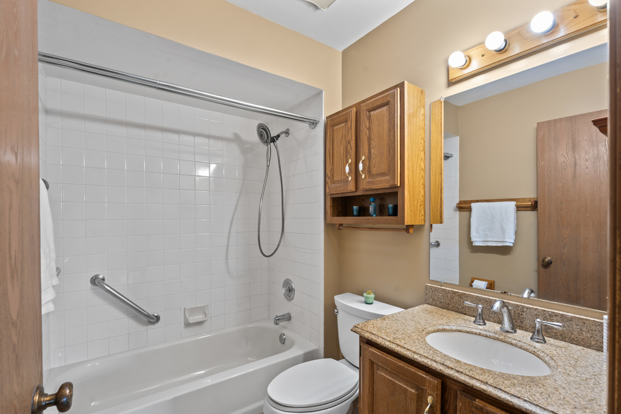 1093 Gloria Drive, Elk Grove Village, IL 60007