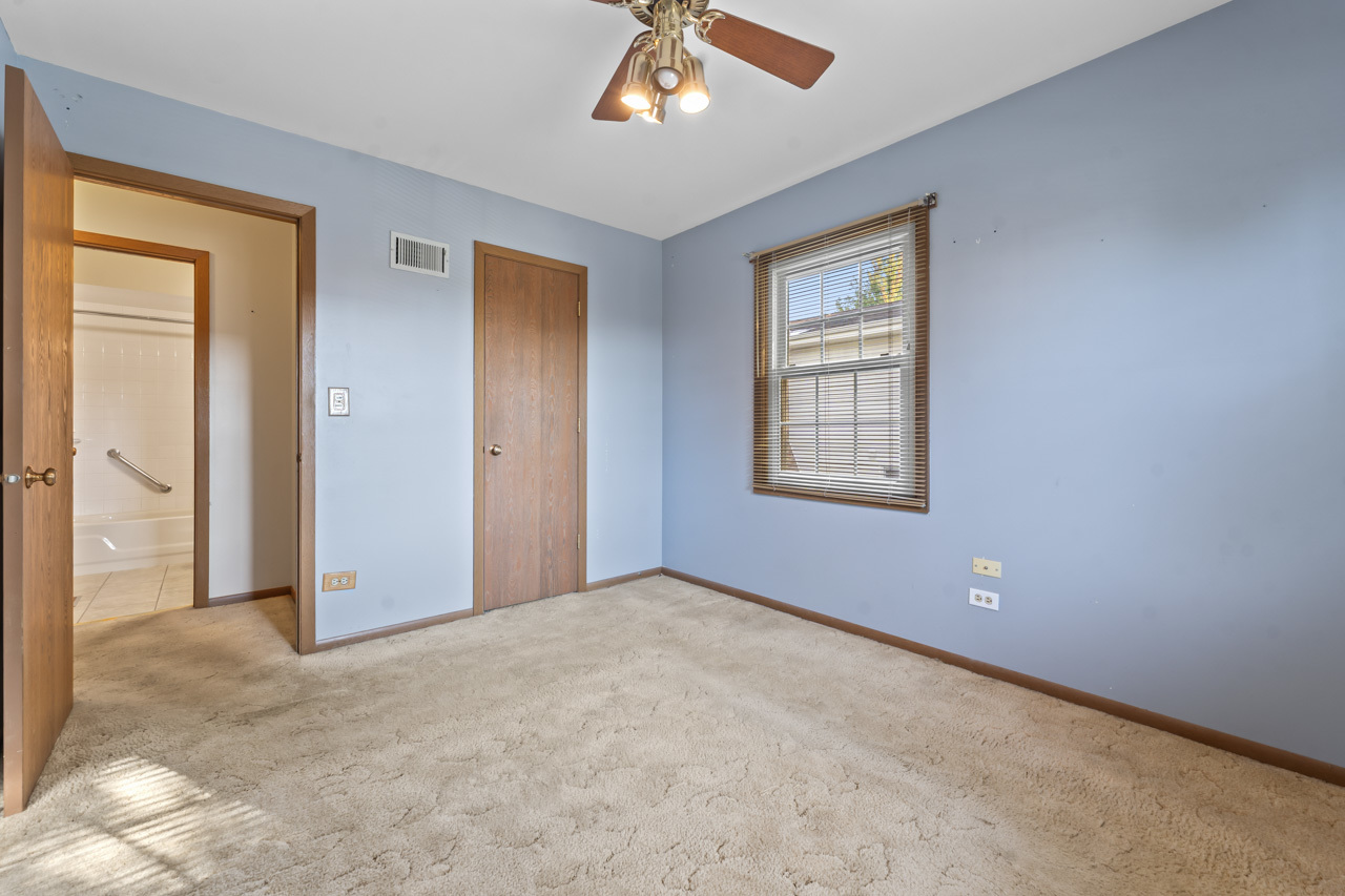 1093 Gloria Drive, Elk Grove Village, IL 60007