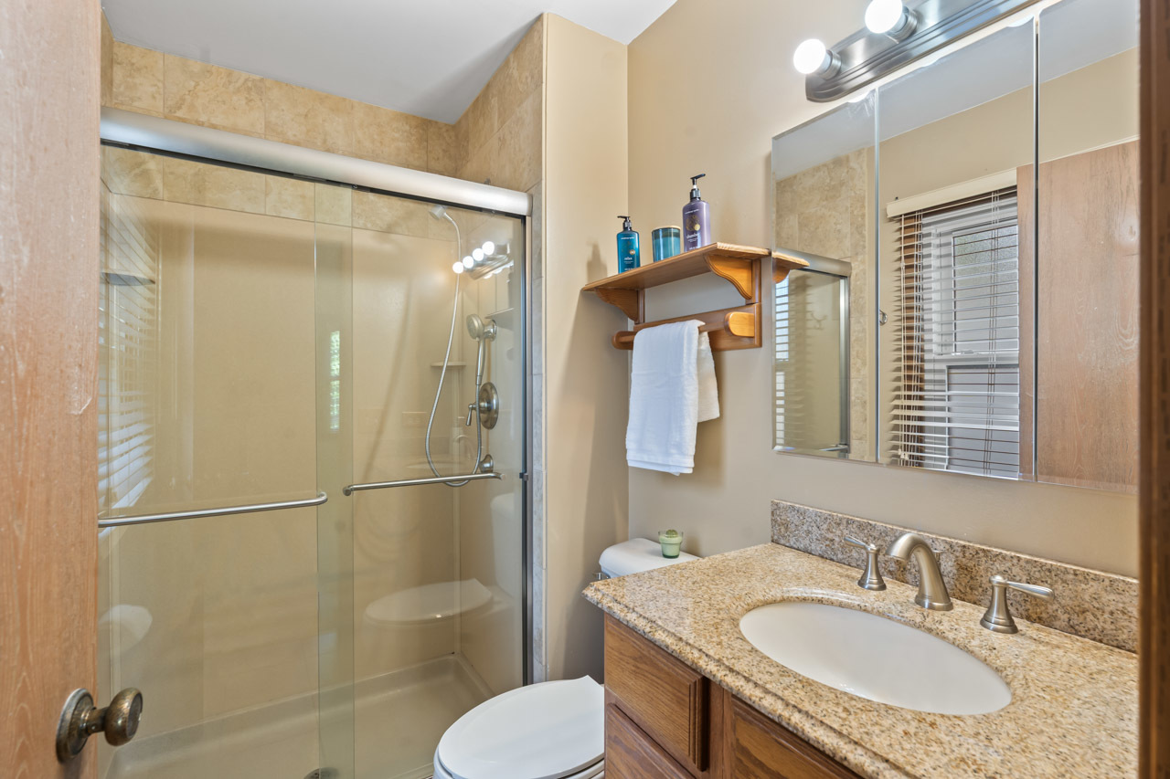 1093 Gloria Drive, Elk Grove Village, IL 60007