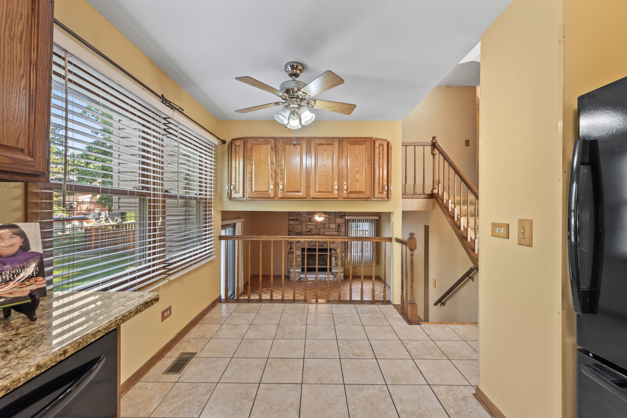 1093 Gloria Drive, Elk Grove Village, IL 60007