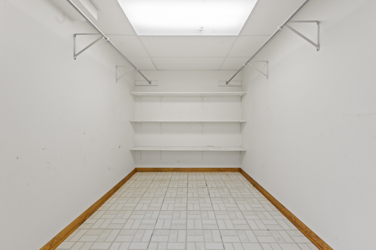 1093 Gloria Drive, Elk Grove Village, IL 60007