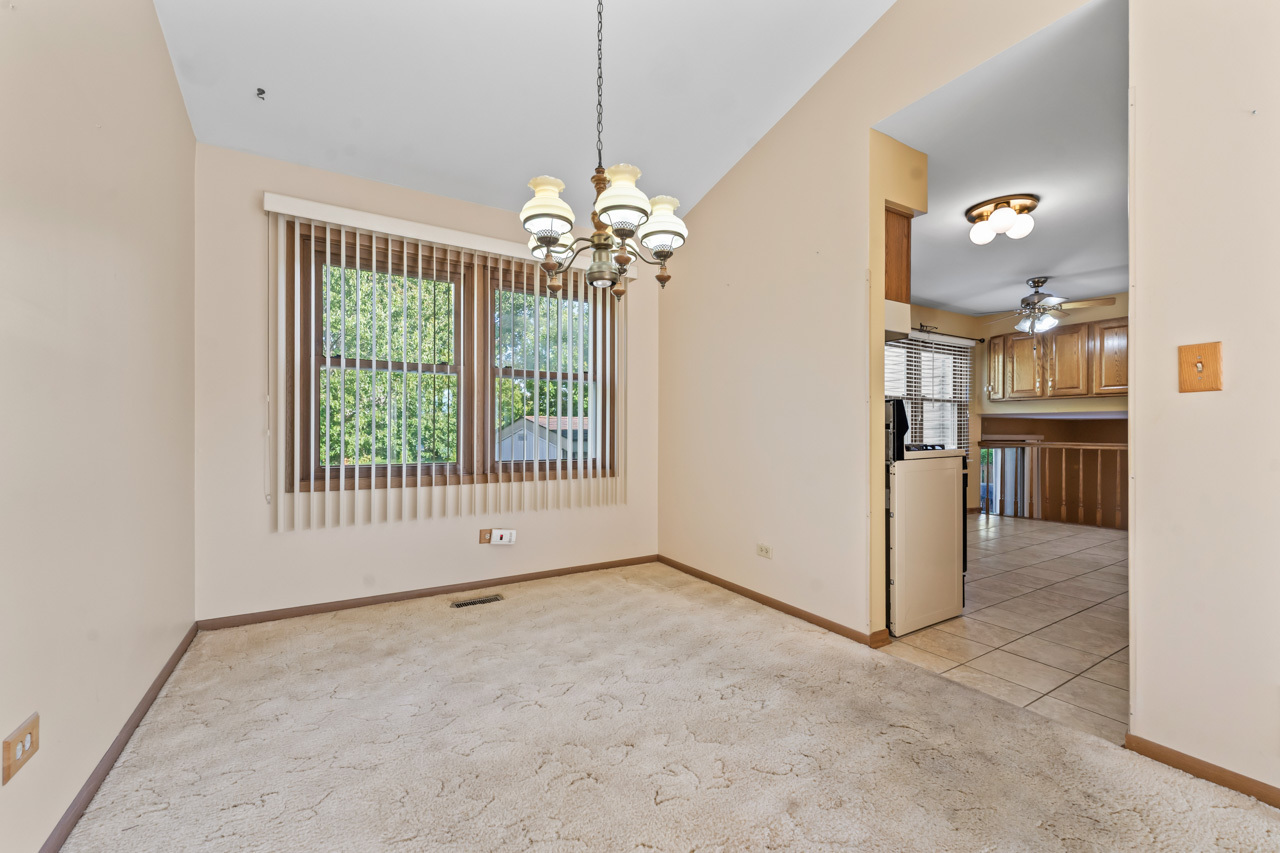 1093 Gloria Drive, Elk Grove Village, IL 60007