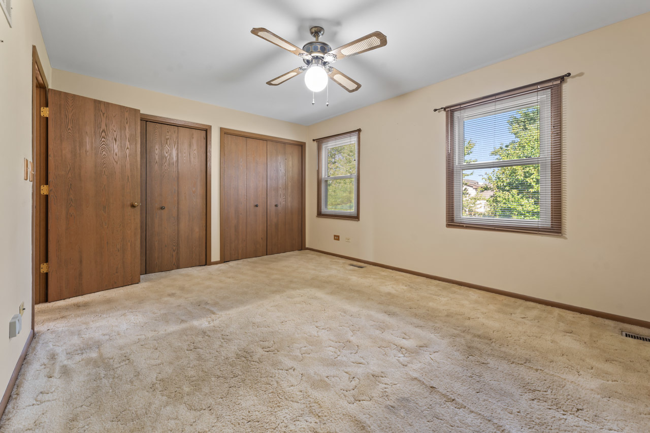 1093 Gloria Drive, Elk Grove Village, IL 60007