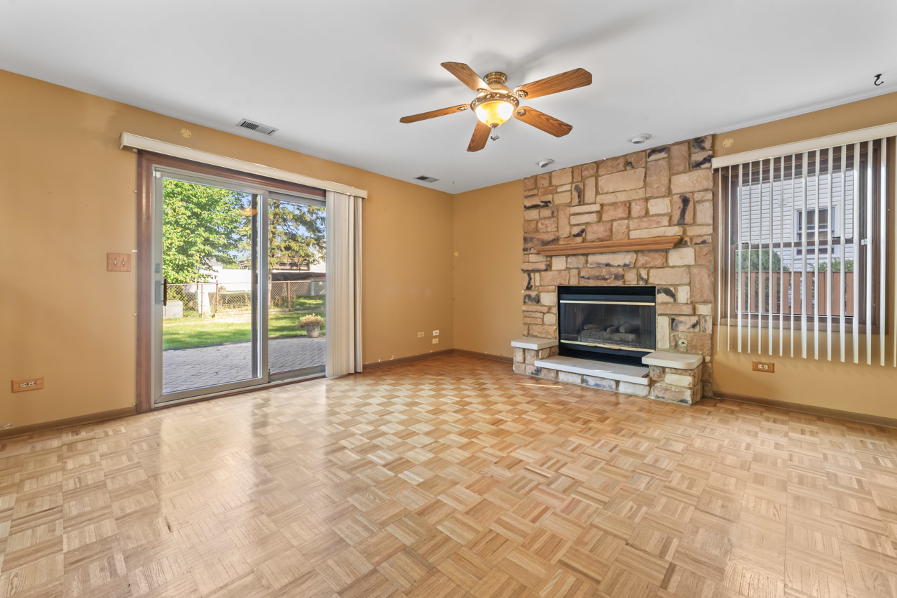 1093 Gloria Drive, Elk Grove Village, IL 60007