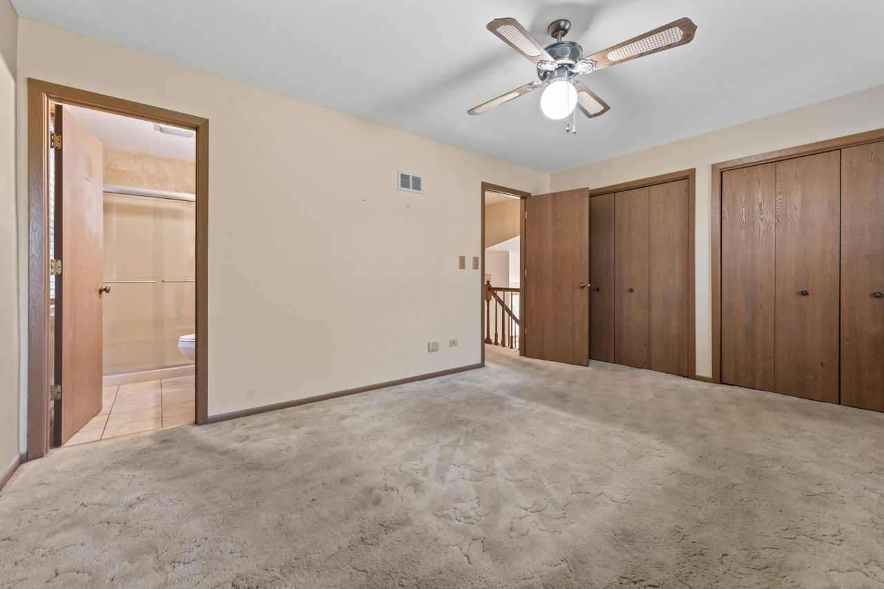 1093 Gloria Drive, Elk Grove Village, IL 60007