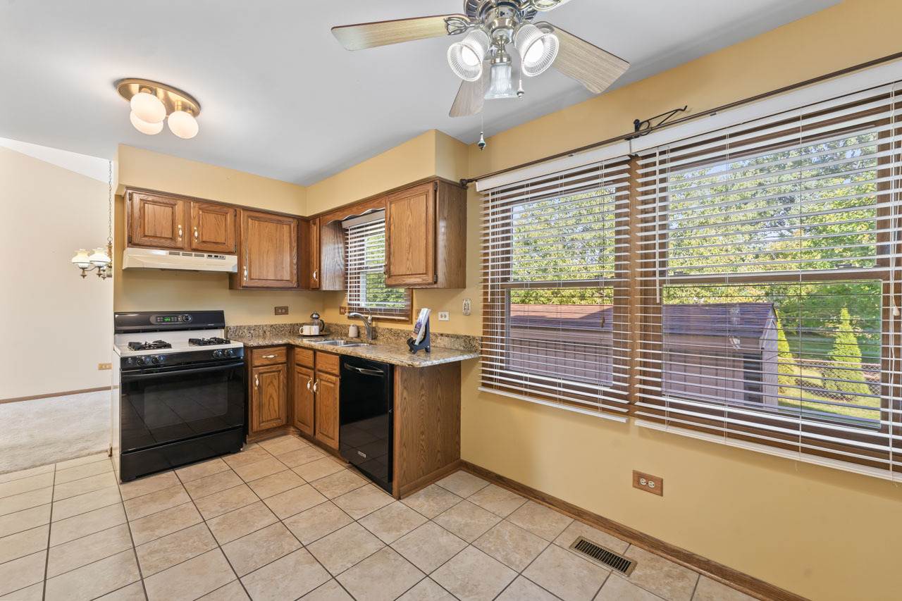 1093 Gloria Drive, Elk Grove Village, IL 60007