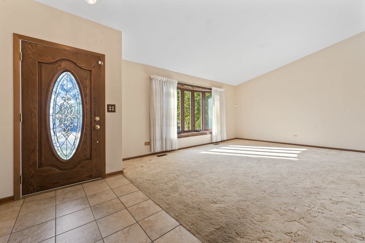 1093 Gloria Drive, Elk Grove Village, IL 60007