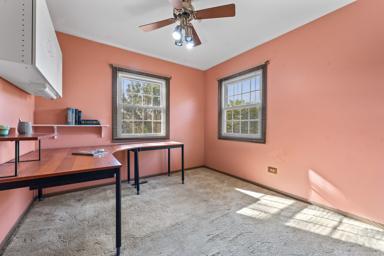 1093 Gloria Drive, Elk Grove Village, IL 60007